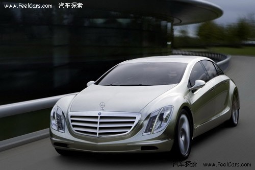 导航娱乐两不误 奔驰革命性“分屏”技术