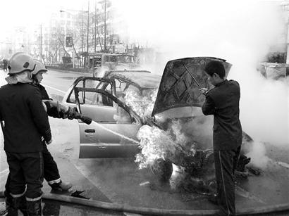 夏季汽车自燃频发如何防范自救全攻略(图)