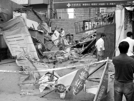 摩托车修配店已成废墟