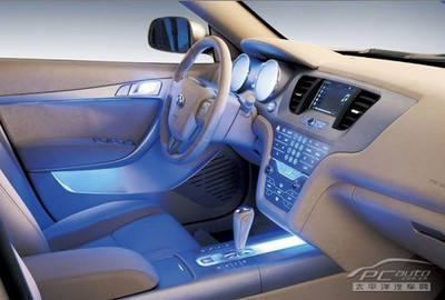 新能源汽车的小强爬行记