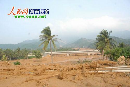 海南东线高速公路发生山体滑坡致交通中断(图)(2)