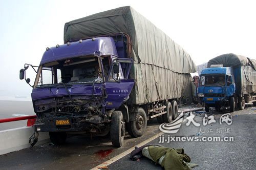 高速重大事故：12起事故50余辆车追尾 汽车之家