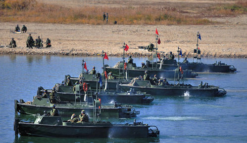 韩军一艘快艇与渔船相撞沉没 致1死6伤2失踪