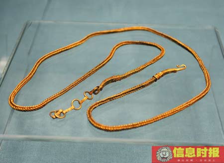 “南海Ⅰ号”的出水文物在省博物馆展出,图为鎏金腰带。信息时报记者 叶伟保 摄