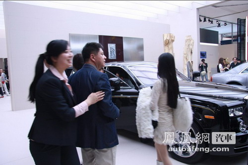 神秘富豪低调出手 北京车展多款豪车被抢购\(3\)
