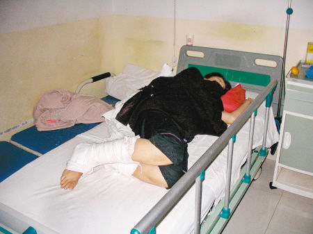 伤者仍未脱离生命危险。