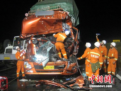 杭金衢高速四车连环撞造成1人死亡