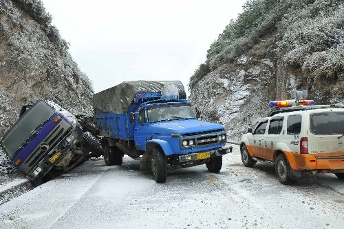 组图：贵州凯里部分公路出现凝冻
